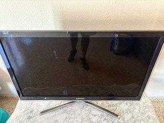 Televisor Samsung 40 Negro y Plata