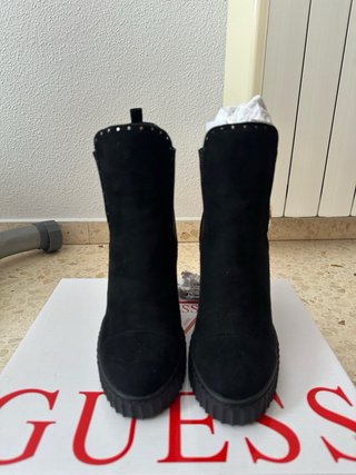 Botines tacón Guess negros