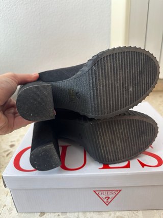 Botines tacón Guess negros