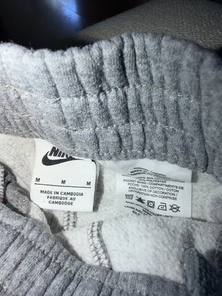 Conjunto deportivo Nike gris Talla M niñ@