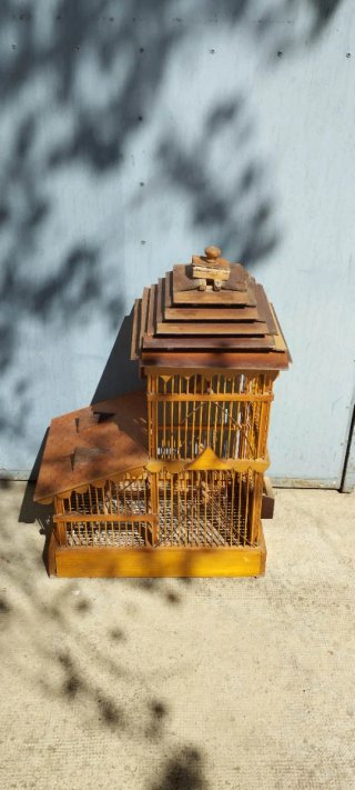 Jaula de madera artesanal
