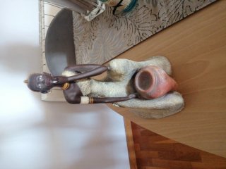 Figura decorativa mujer con cántaro