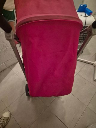 Silla de paseo Chicco rojo, con plástico de lluvia