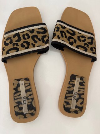 Sandalias Zara estampado leopardo talla 37