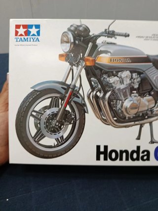 Maqueta Tamiya Honda CB750F 1/12