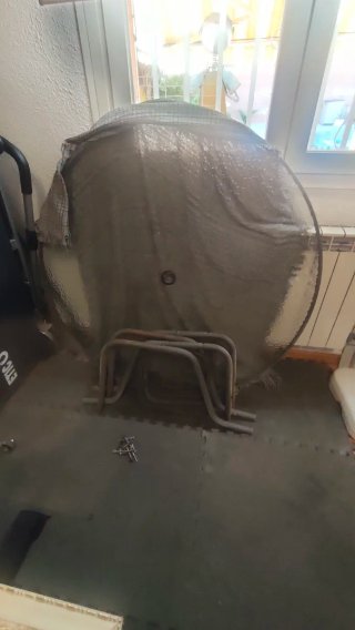 Tavolo da giardino in vetro e metallo
