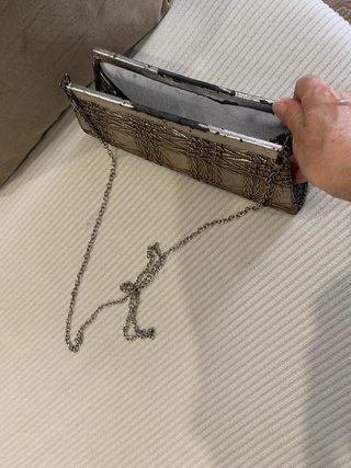 Bolso de fiesta marrón y plateado