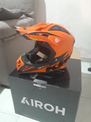 Casco Airoh aviator KTM Naranja carbono
