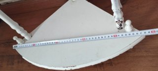 Estantería esquinera blanca de madera