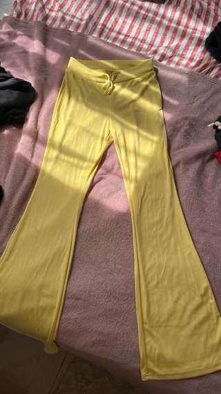 Pantalones acampanados yoga amarillos