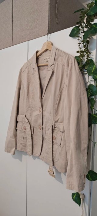 Sahariana mujer beige con cinturón