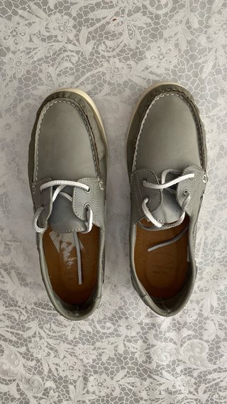 Zapatos naúticos color gris, talla 38