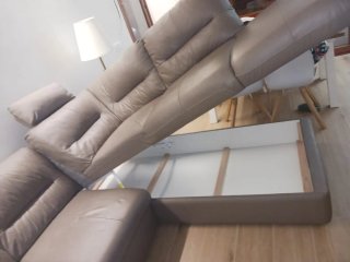 Chaiselongue de piel beige