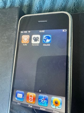 iPhone 2G  8Gb