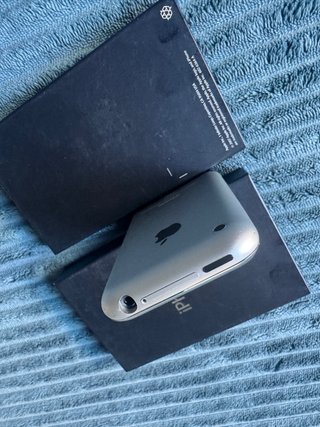 iPhone 2G  8Gb