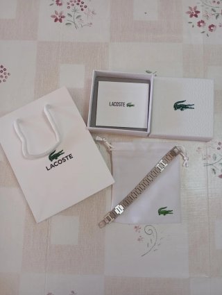 Pulsera Lacoste de hombres.