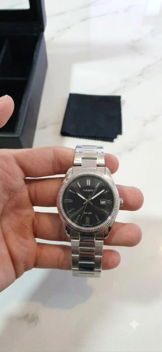 Reloj Casio Negro y Plateado