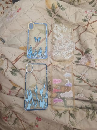 iPhone XS Max y 4 fundas