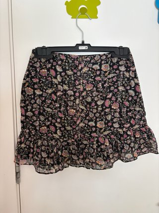 Top y falda floral Mango negro y rosa