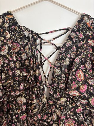 Top y falda floral Mango negro y rosa