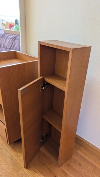 Armario estrecho madera baño