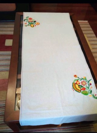 Camino de mesa artesanal. 1,45 cm