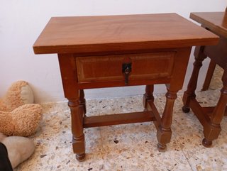 Mesitas de noche rústicas de madera