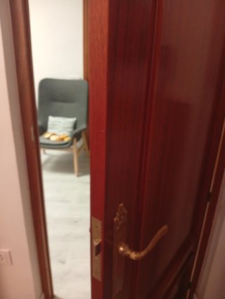 Puerta de madera chapeli
