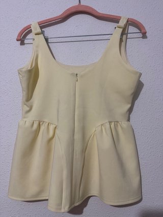 Blusa Bershka amarilla talla M