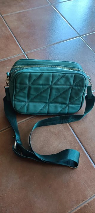 Bolso verde acolchado