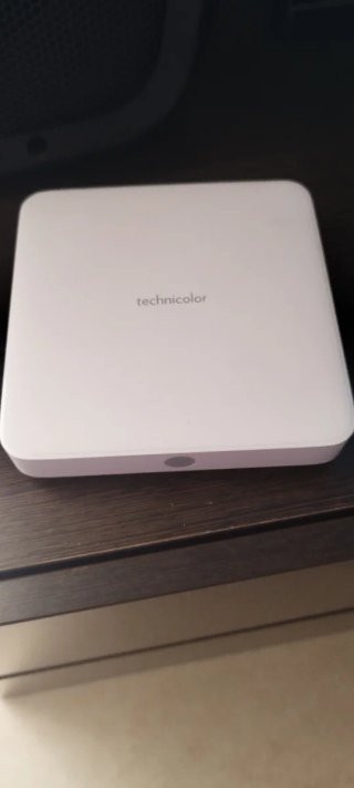 Decodificador 4K Technicolor con mando y cargador
