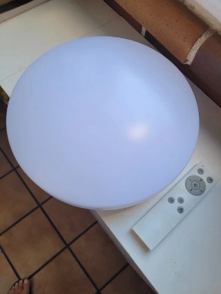 Foco LED regulable con mando