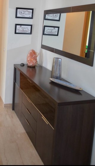 Mueble recibidor y espejo madera oscura