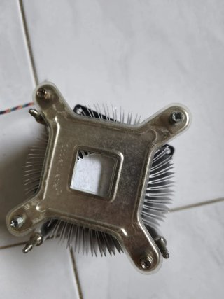 Dissipatore CPU AVC con Ventola e Staffa