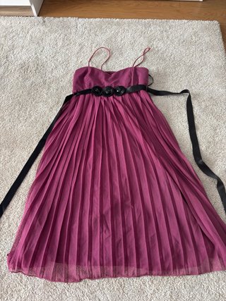 Vestido de fiesta plisado con cinturón