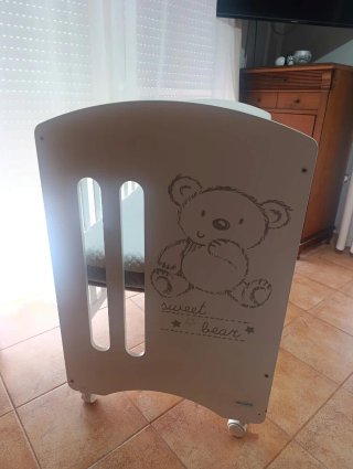 Cuna Sweet Bear 120x60 + colchón, regalo ropa cuna