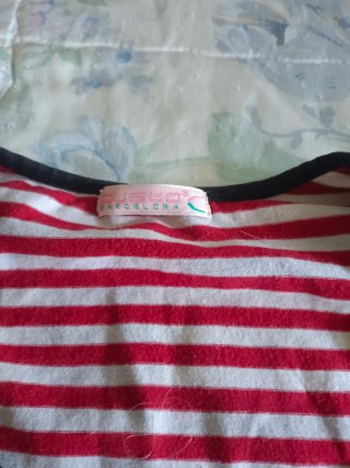 Camiseta estampada con dibujo de chica