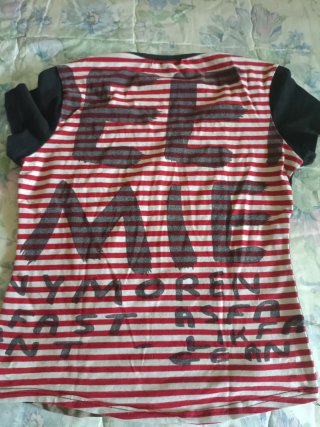 Camiseta estampada con dibujo de chica
