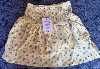 Falda pantalón amarilla floral 13-14 años .