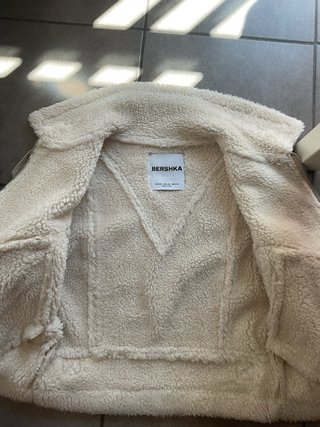 Chaqueta Bershka Beige Borreguito