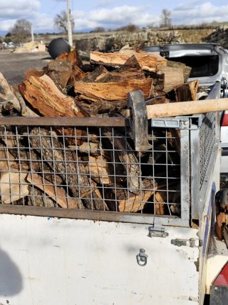 Leña para chimenea o barbacoa