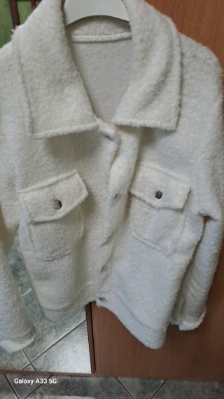 Chaqueta blanca de pelo sintético