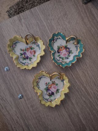 3 Piatti Decorativi in Porcellana con Fiori