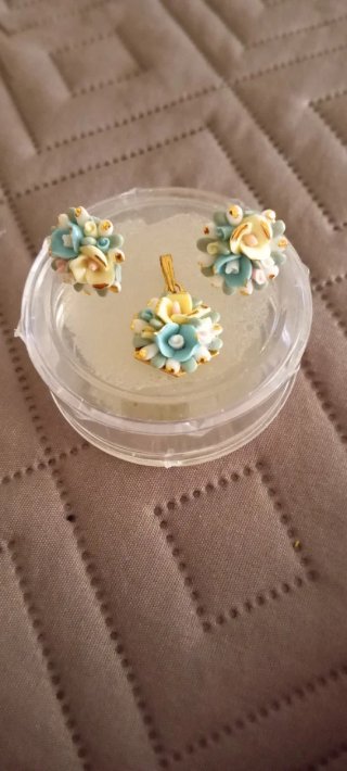 Conjunto Pendientes y Colgante Flores
