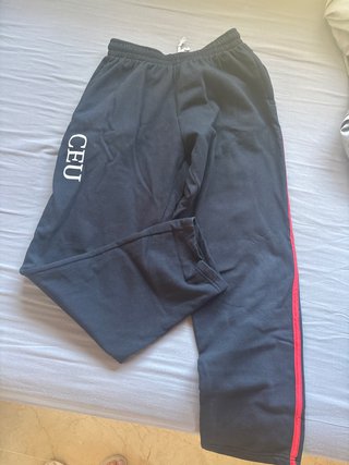 Pantalones deportivos CEU