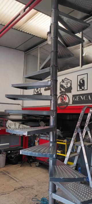 Fabricación de Escaleras de caracol metálicas