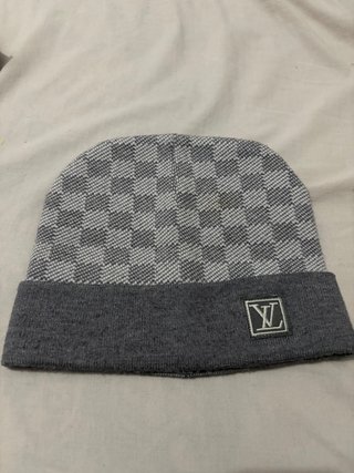 Gorro Louis Vuitton Gris y Blanco