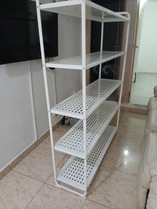 Estantería metálica blanca
