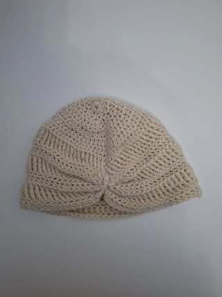 Gorro turbante crochet beige artesanal