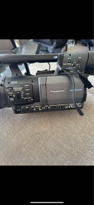 Videocámara Panasonic AVCAM AG-HMC154ER